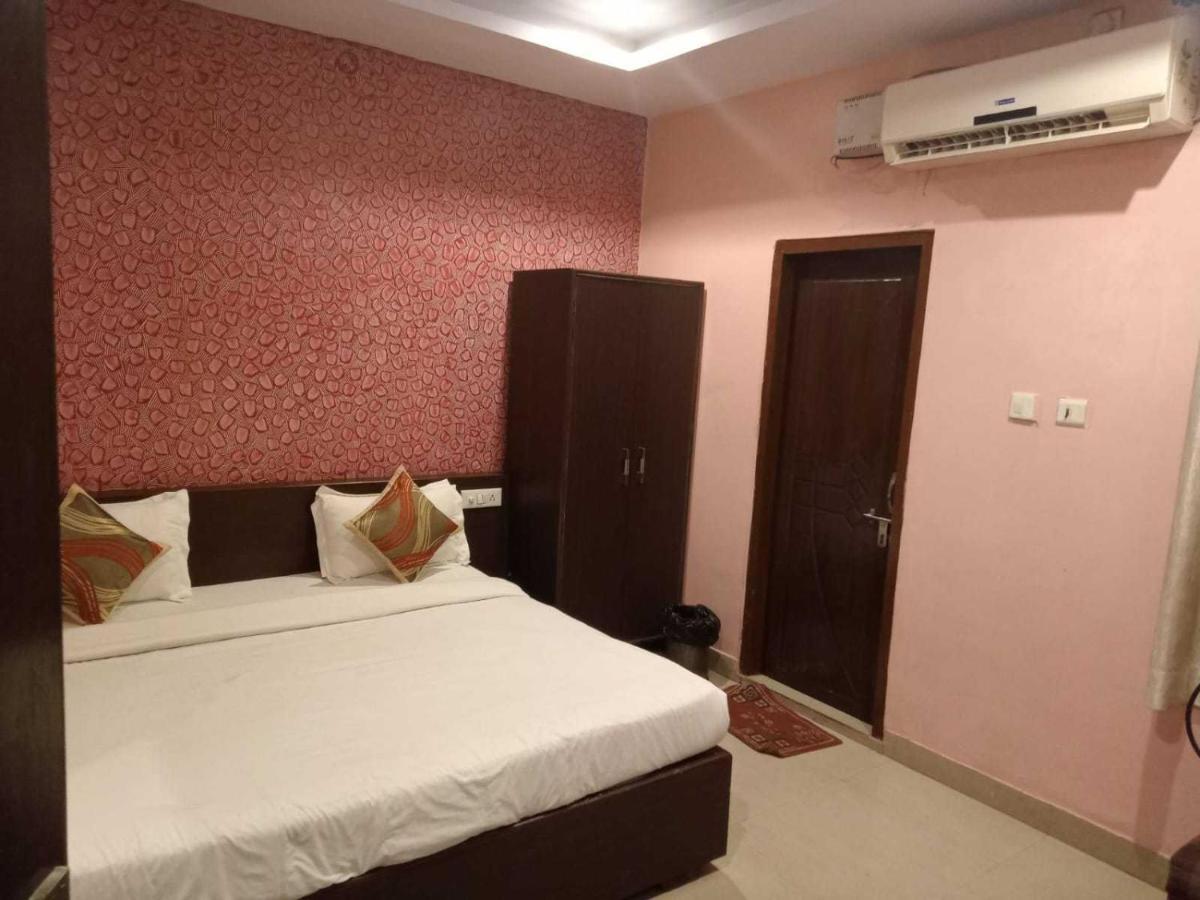 Oyo Flagship 81055 Hotel Barsana Phaphamau Exterior foto